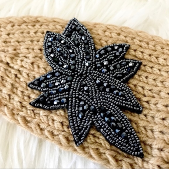 Elegant camel beaded crochet headband - Picture 4 of 8